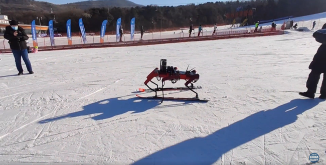Premiers tests concluants pour le robot skieur chinoisUn robot skieur à six membres a atteint une vitesse de plus de 36 km/h sur 400 mètres sur une piste enneigée avec une pente de 18 degrés lors de tests récemment achevés à Shenyang, capitale de la province du Liaoning (nord-est de la Chine).