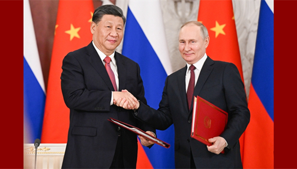 Les président chinois et russe signent une déclaration conjointe sur le plan de développement des priorités de la coopération économique sino-russe d'ici 2030                    Le président chinois Xi Jinping et son homologue russe Vladimir Poutine ont conjointement signé et publié mardi au Kremlin, à Moscou, ...