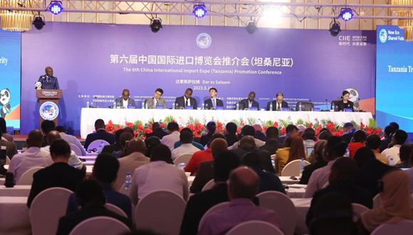 Les entreprises tanzaniennes se réjouissent de participer à la 6ème édition de la CIIE                    Les dirigeants des milieux d'affaires tanzaniens ont annoncé lundi qu'ils étaient impatients d'explorer davantage le marché chinois en participant à la 6ème Exposition internationale d'importation de la Chine (CIIE), qui aura lieu à Shanghai en novembre.