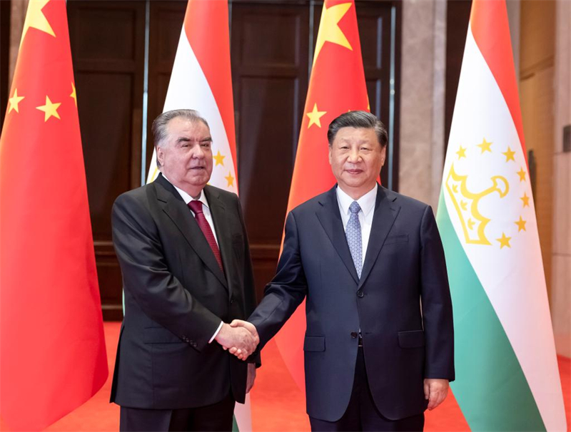 Xi Jinping s'entretient avec le président tadjik