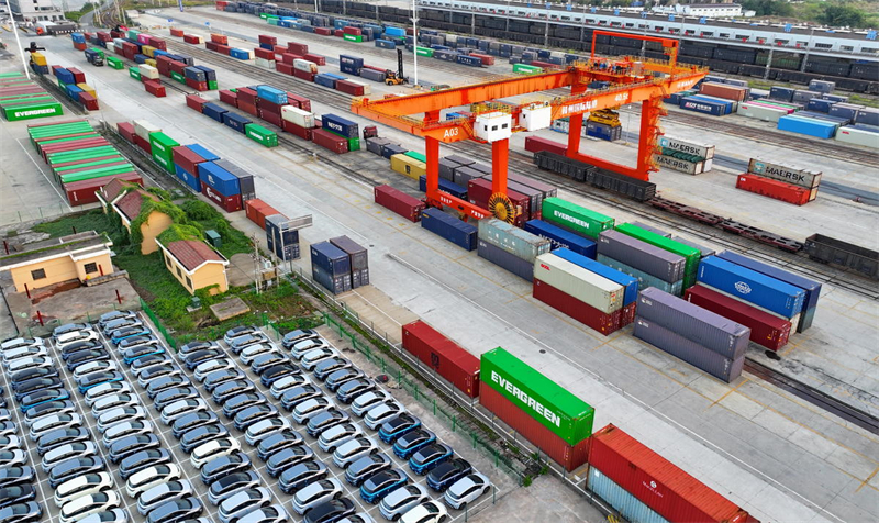 Jiangxi : comment le transport intermodal ferroviaire et maritime aide les véhicules chinois à nouvelles énergies à se mondialiser depuis Ganzhou