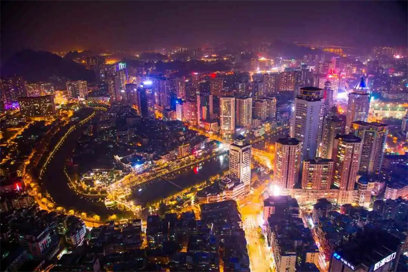 Guizhou : à Guiyang, l'« ambiance de feu » des marchés de nuit enflamme « l'économie nocturne »