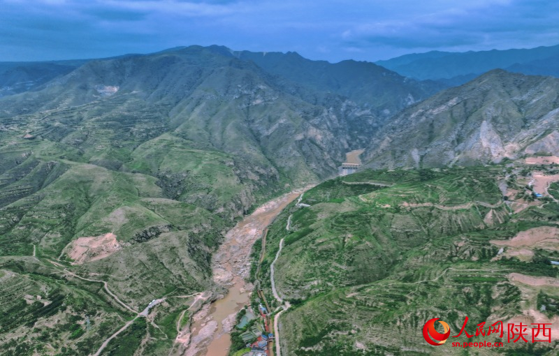 Shaanxi : le canal Zhengguo, un trésor plurimillénaire de conservation de l'eau vu du ciel