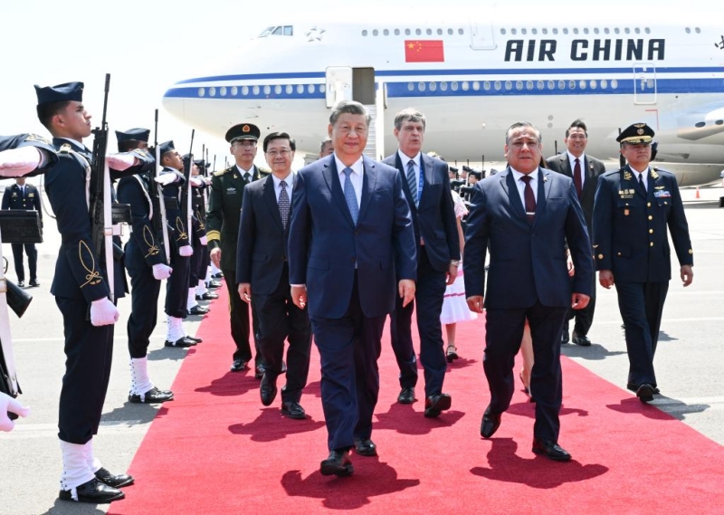 Arrivée de Xi Jinping à Lima pour une visite d'Etat au Pérou et pour une réunion de l'APEC