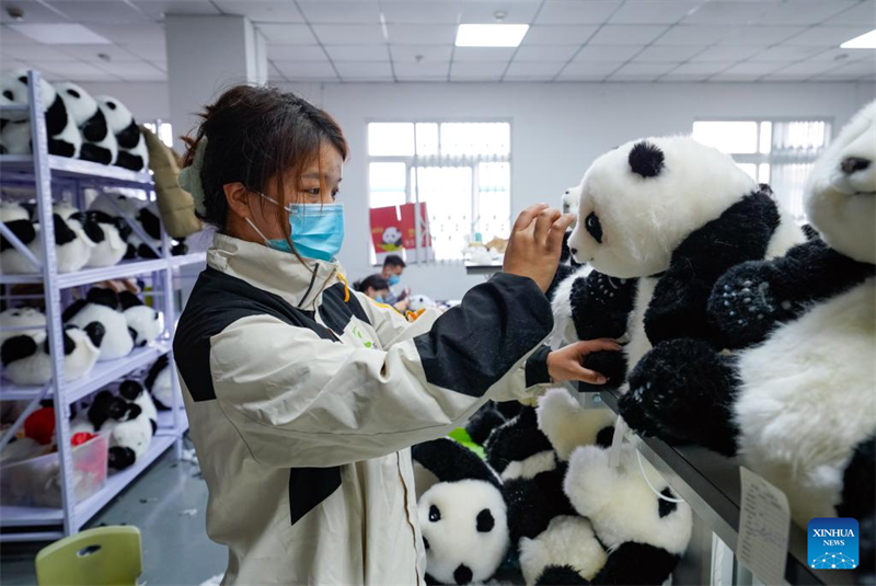 Les jouets innovants chinois sur le thème du panda populaires dans le monde entier