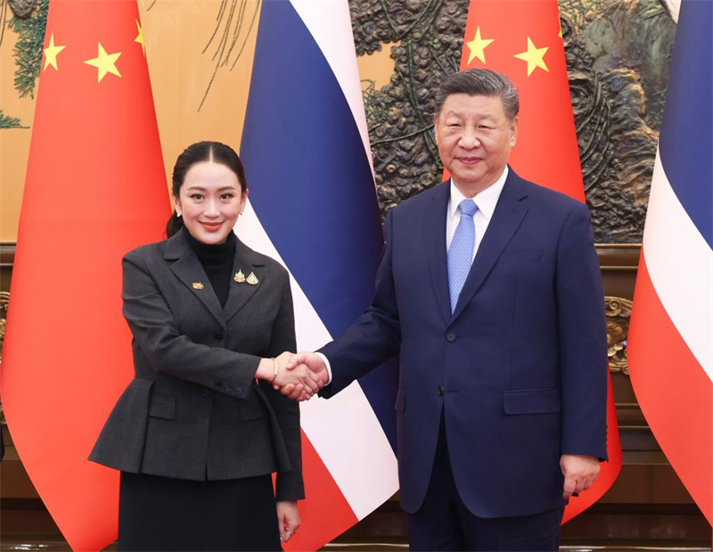 Xi Jinping rencontre la Première ministre thaïlandaise