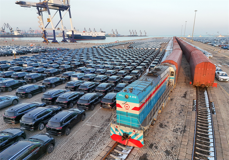 Shandong : les transports intermodaux de biens fer-mer battent leur plein à Yantai