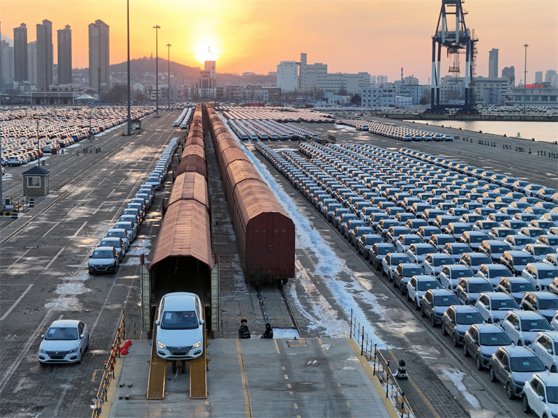 Shandong : les transports intermodaux de biens fer-mer battent leur plein à Yantai