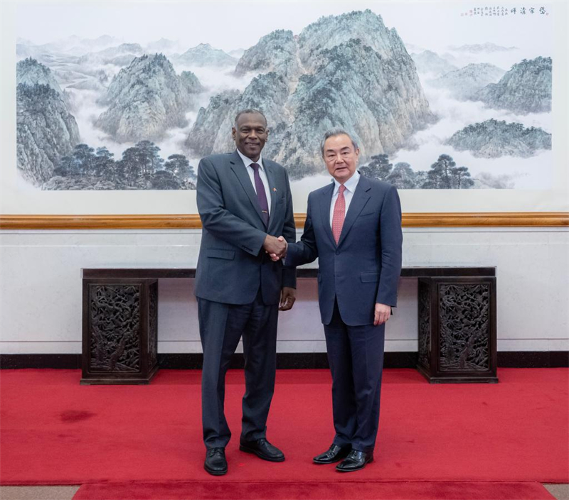 Le ministre chinois des Affaires étrangères rencontre son nouveau homologue soudanais