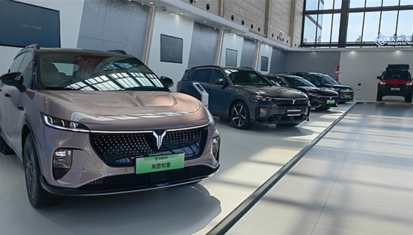 Derrière la percée de la « fabrication intelligente » de Dongfeng Motor, 6 297 brevets d'invention                    Le 19 mai, l'équipe d'interview du Quotidien du Peuple en ligne de l'activité « Découvrir la Chine » a visité le centre d'innovation mondial de Dongfeng Motor Corporation pour explorer comment l'entreprise stimule le changement de l'industrie grâce à l'innovation.