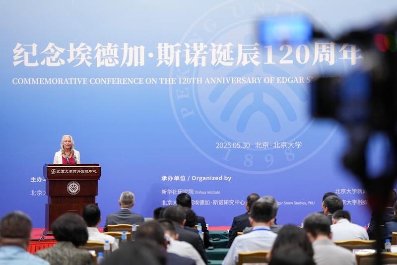Conférence de presse à Beijing en hommage à un journaliste américain ayant fait connaitre les communistes chinois en Occident