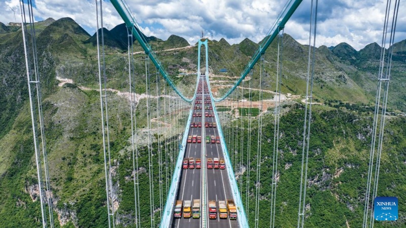 Guizhou : fin du test de charge sur le pont le plus haut du monde