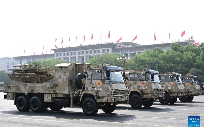 La Chine dévoile des équipements d'affrontement électronique lors du défilé de la Journée de la Victoire