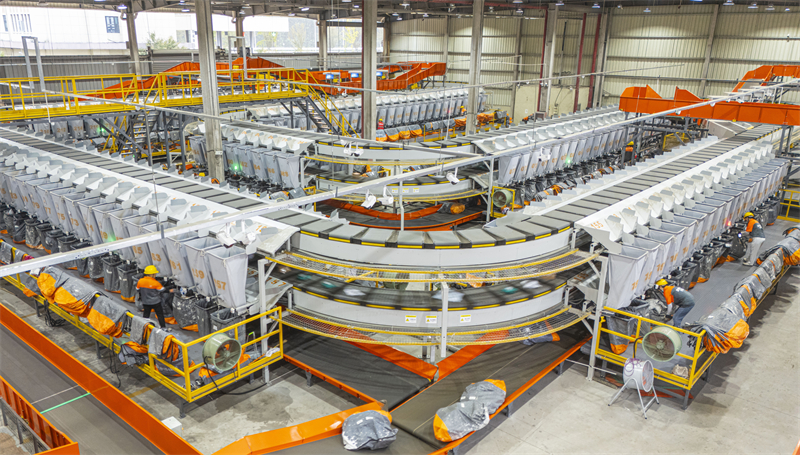 Jiangsu : le tri des colis express bat son plein à Suqian pour répondre aux besoins de livraison des consommateurs