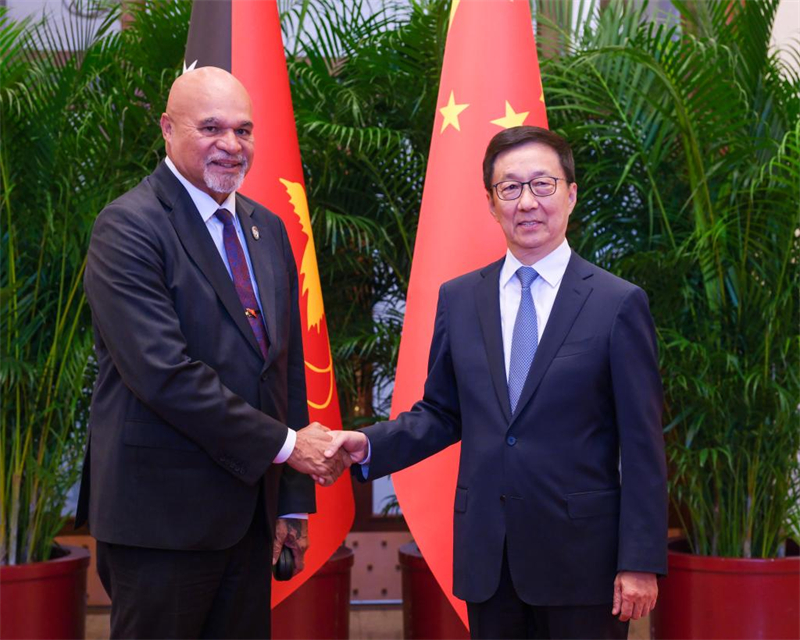 Le vice-président chinois rencontre le vice-Premier ministre de la Papouasie-Nouvelle-Guinée et la vice-présidente de la Bulgarie
