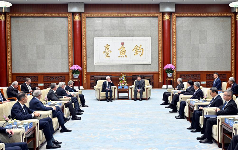 Un vice-Premier ministre rencontre des conseillers de l'Université Tsinghua