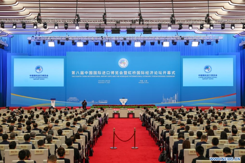 Ouverture de la huitième édition de l'Exposition internationale d'importation de la Chine à Shanghai