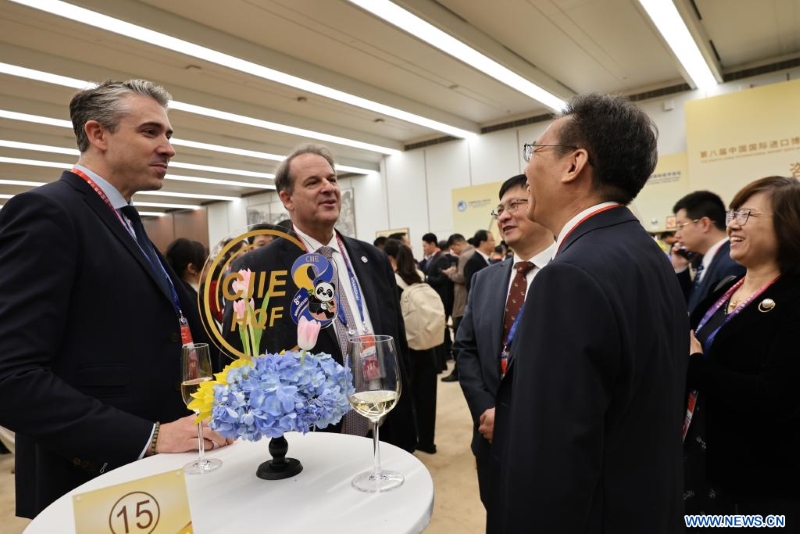 Ouverture de la huitième édition de l'Exposition internationale d'importation de la Chine à Shanghai
