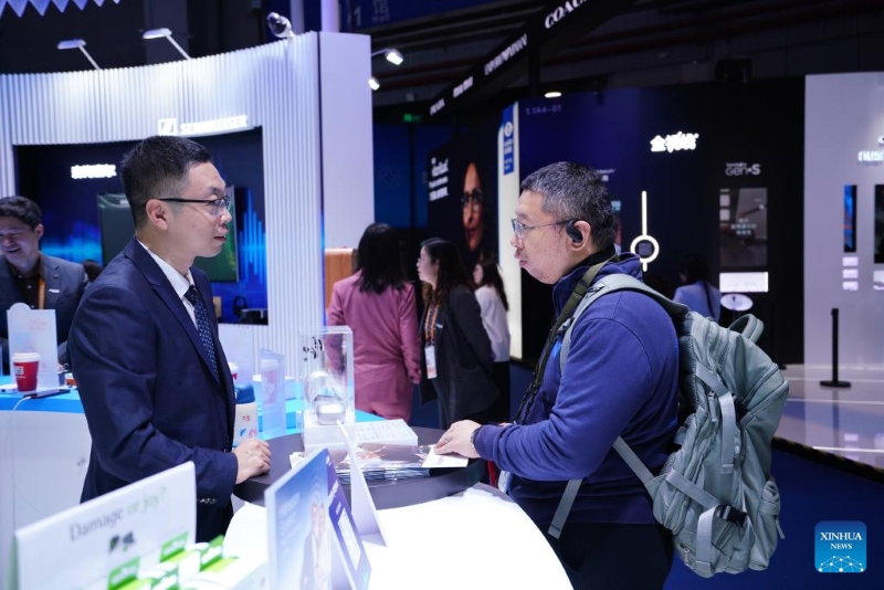 Shanghai : des produits et services de santé adaptés aux personnes âgées présentés à la 8e CIIE