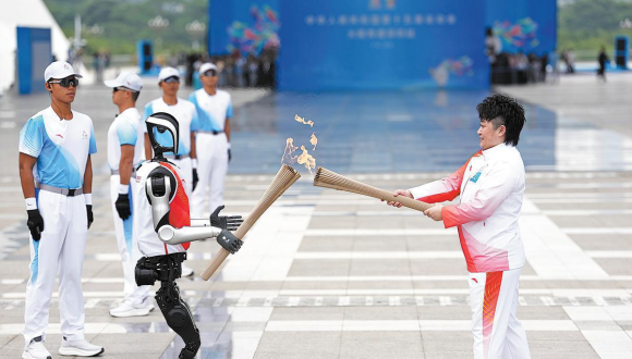 Comment l'héritage des Jeux nationaux chinois inspire à mener une vie active et saine                    Les 15es Jeux nationaux s'ouvriront officiellement dimanche à Guangzhou, capitale de la province du Guangdong (sud de la Chine). Outre les 419 médailles d'or décernées lors des 34 compétitions professionnelles, 166 médailles d'or seront attribuées aux participants des 23 compétitions amateurs et démonstrations.