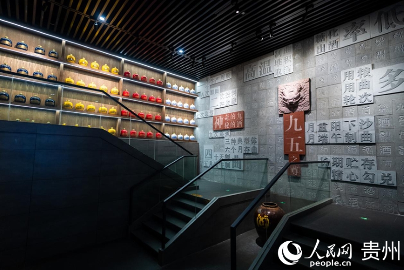 Guizhou : réputée pour son baijiu unique à la saveur de sauce soja, Renhuai prospère grâce à lui