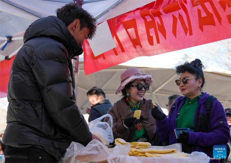 Xizang : un salon de l'approvisionnement et de la commercialisation organisé à Lhassa