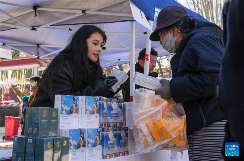 Xizang : un salon de l'approvisionnement et de la commercialisation organisé à Lhassa