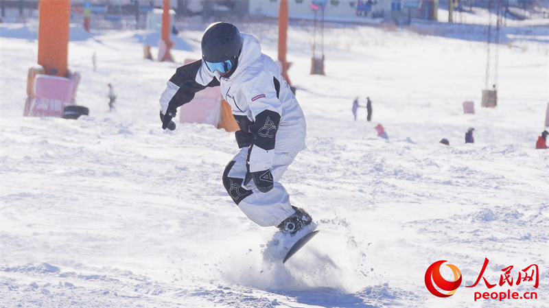Xinjiang : venez et découvrez l'ambiance « bouillante » de la neige
