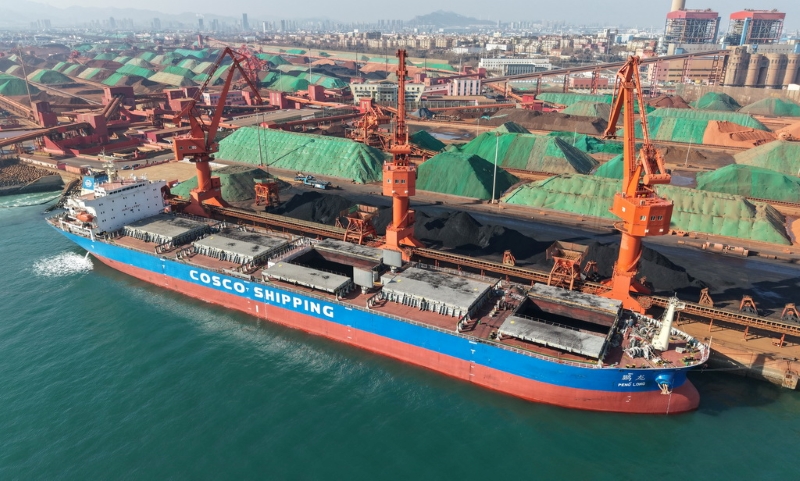Shandong : le port de Qingdao assure la réception et le déchargement du charbon thermique pour garantir l'approvisionnement en énergie