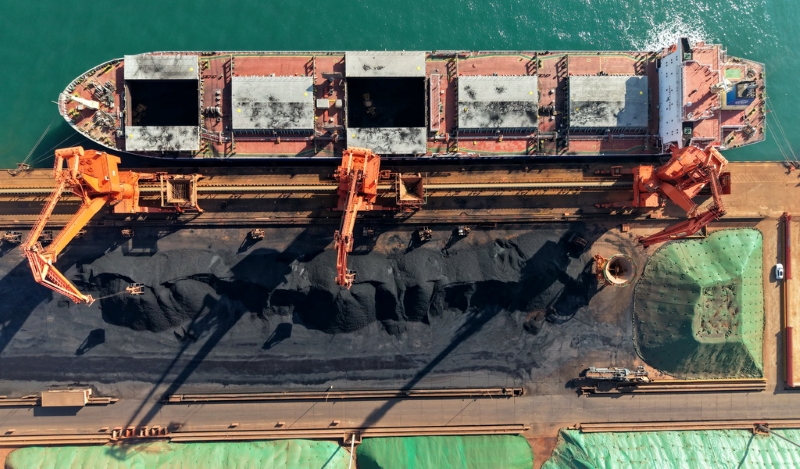 Shandong : le port de Qingdao assure la réception et le déchargement du charbon thermique pour garantir l'approvisionnement en énergie
