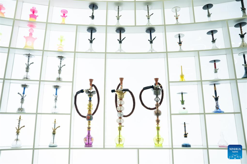 Anhui : Shiliang développe un secteur de production distinctif de narguilés avec son patrimoine du verre d'art