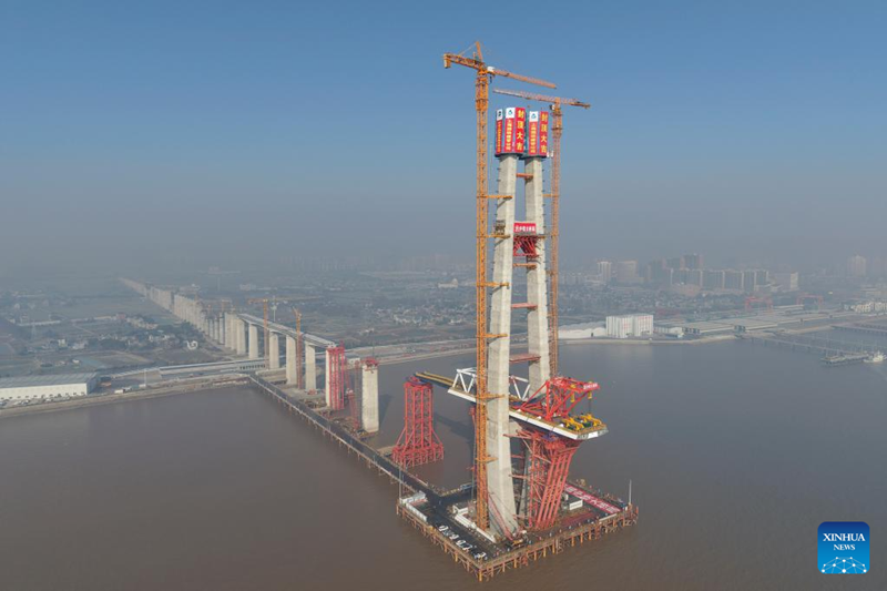 Zhejiang : la tour principale du pont du canal de navigation du nord est terminée