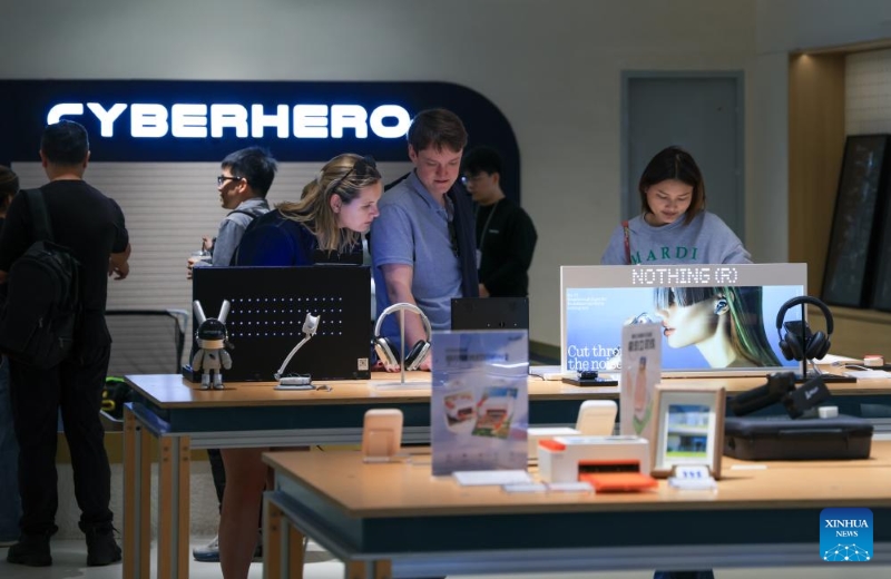 Guangdong : Shenzhen apporte une technologie de pointe aux consommateurs avec de nouveaux scénarios de vente au détail