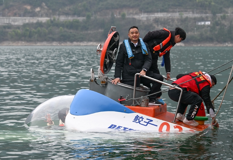 Chongqing : le submersible touristique habité « Jiaozi » subit des tests avant livraison