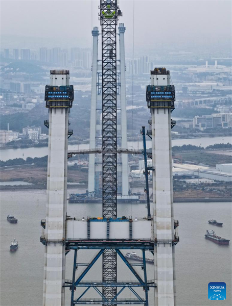 Guangdong : les tours principales du grand pont de Shiziyang dépassent 300 mètres