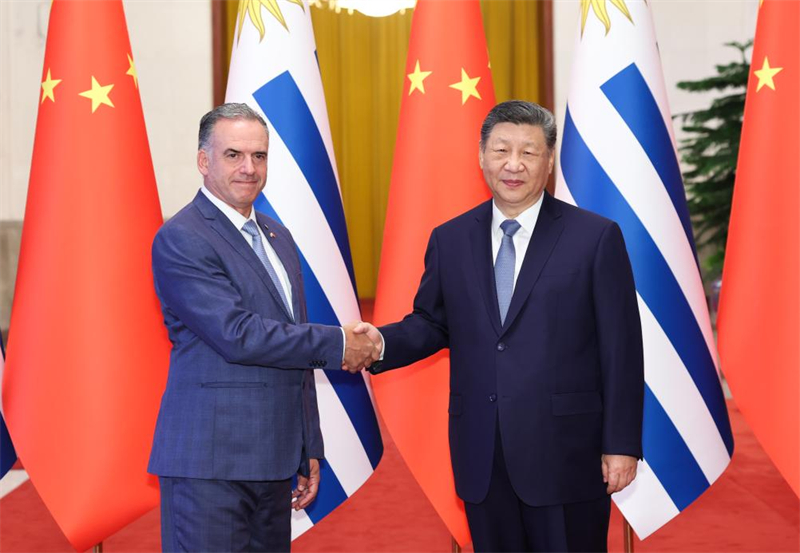 Xi Jinping s'entretient avec le président uruguayen