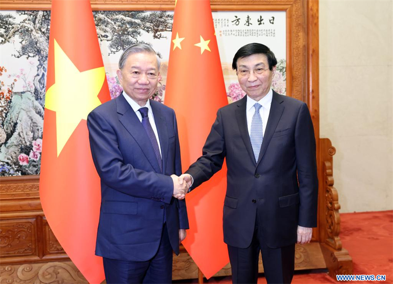 Le plus haut conseiller politique chinois rencontre le dirigeant suprême vietnamien