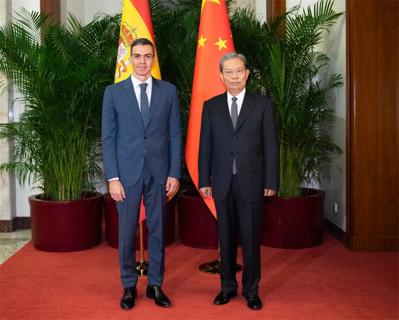 Le plus haut législateur chinois rencontre le PM espagnol