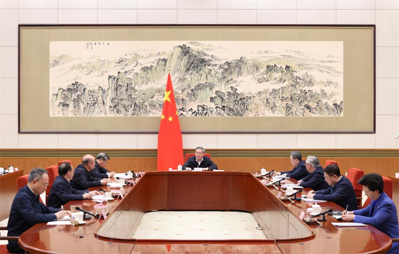 Le PM chinois appelle à l'amélioration de la structure énergétique