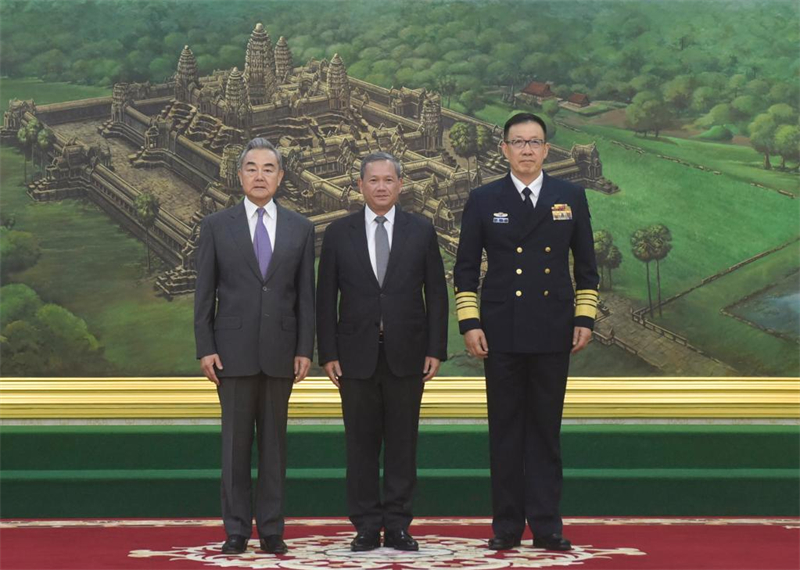Le PM cambodgien rencontre les ministres chinois des Affaires étrangères et de la Défense