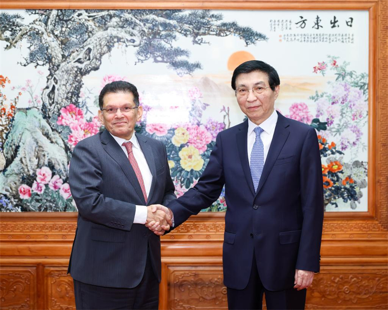 Le plus haut conseiller politique chinois rencontre le ministre des Affaires étrangères du Bangladesh