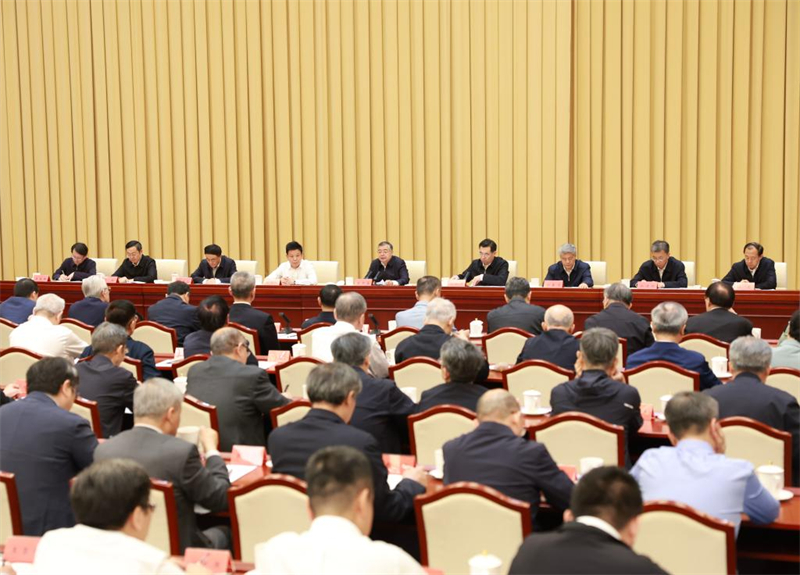 Organisation d'un symposium consacré au secteur des sciences sociales sur l'étude et la mise en œuvre de la pensée de Xi Jinping sur la culture