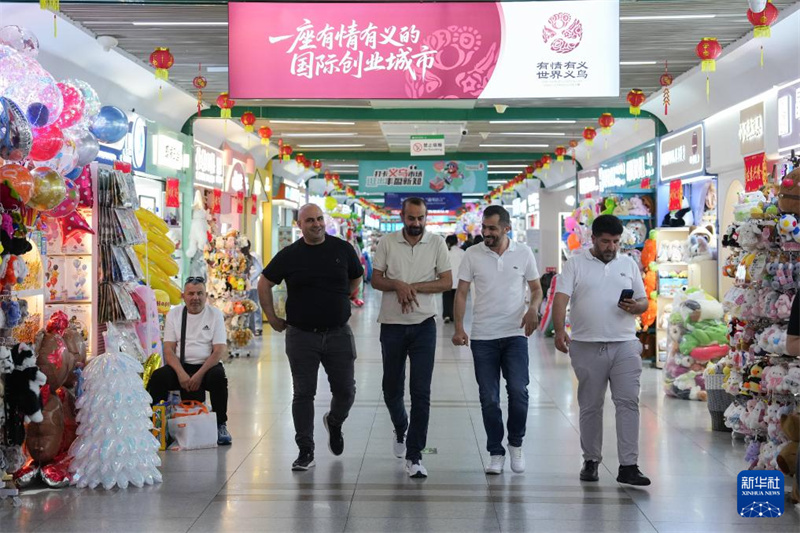 Zhejiang : à l'approche de la Coupe du monde, Yiwu voit les commandes affluer