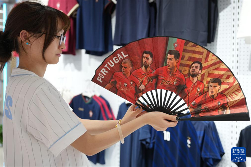 Zhejiang : à l'approche de la Coupe du monde, Yiwu voit les commandes affluer
