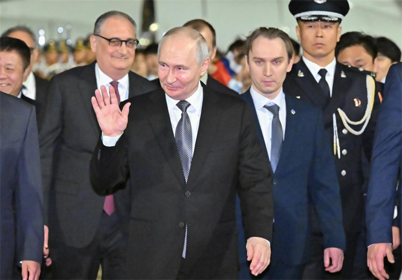 Vladimir Poutine arrive à Beijing pour une visite d'Etat en Chine