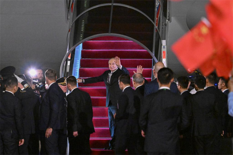 Vladimir Poutine conclut sa visite en Chine et quitte Beijing