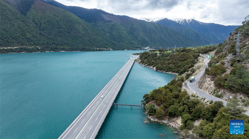 Xizang : un réseau de transport amélioré renforce l'accessibilité