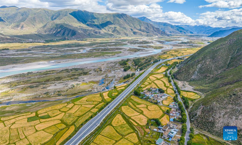 Xizang : un réseau de transport amélioré renforce l'accessibilité