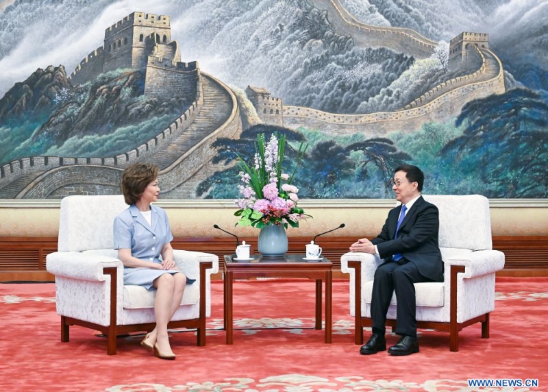 Le vice-président chinois rencontre l'ancienne secrétaire américaine aux Transports