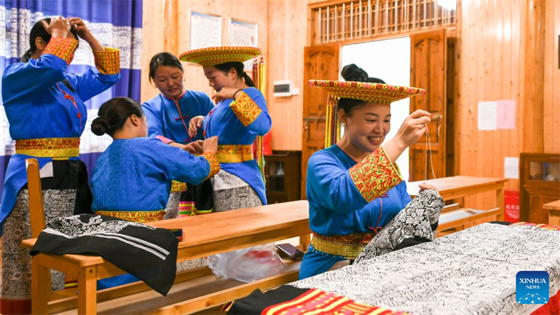 Hunan : histoire en photo de la broderie au point de croix Tiaohua du comté de Longhui